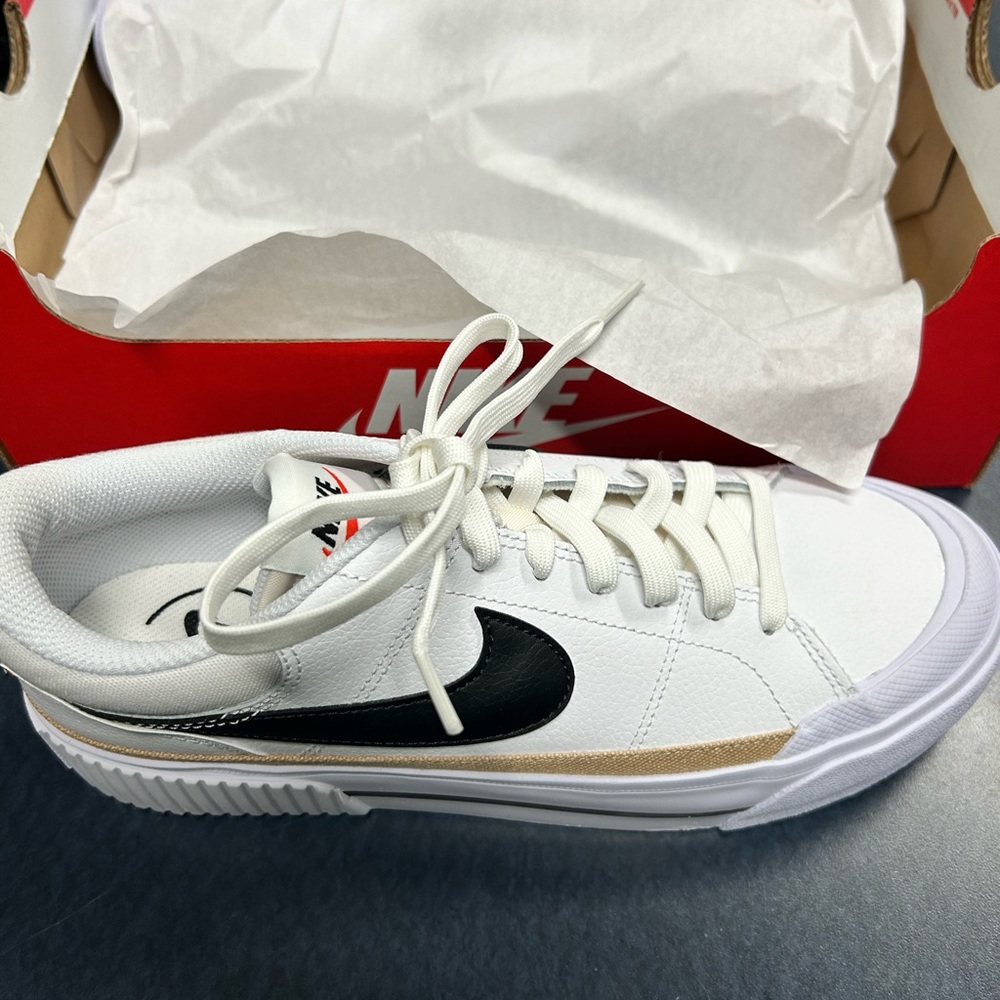 Women’s Nike Court Legacy Lift 8.5